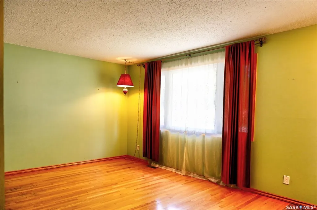 917 Macklem Drive Saskatoon SK S7L 4R7