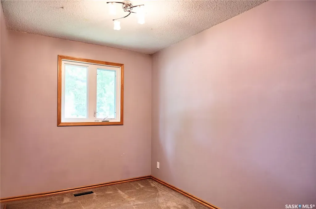 917 Macklem Drive Saskatoon SK S7L 4R7
