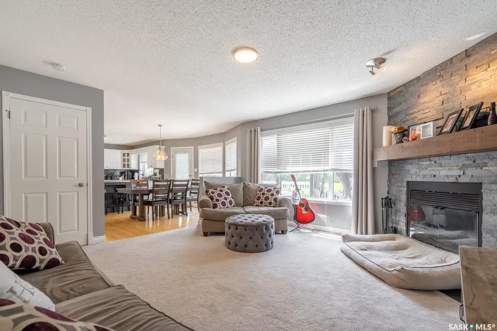 2952 St James Crescent Regina SK S4V 2Z2