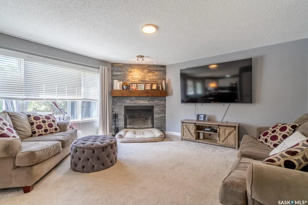 2952 St James Crescent Regina SK S4V 2Z2