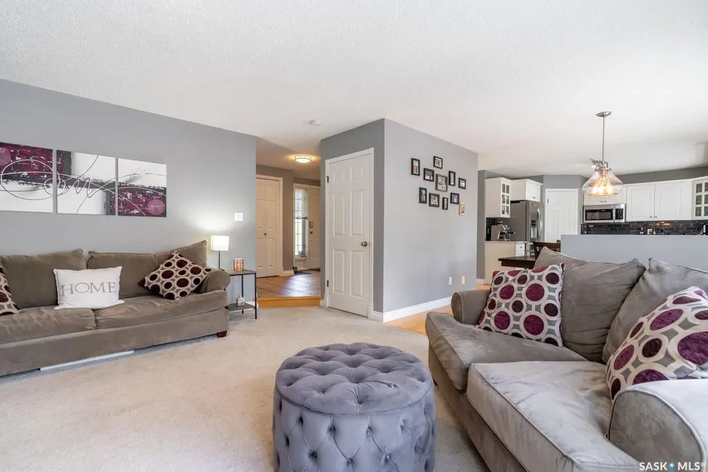 2952 St James Crescent Regina SK S4V 2Z2