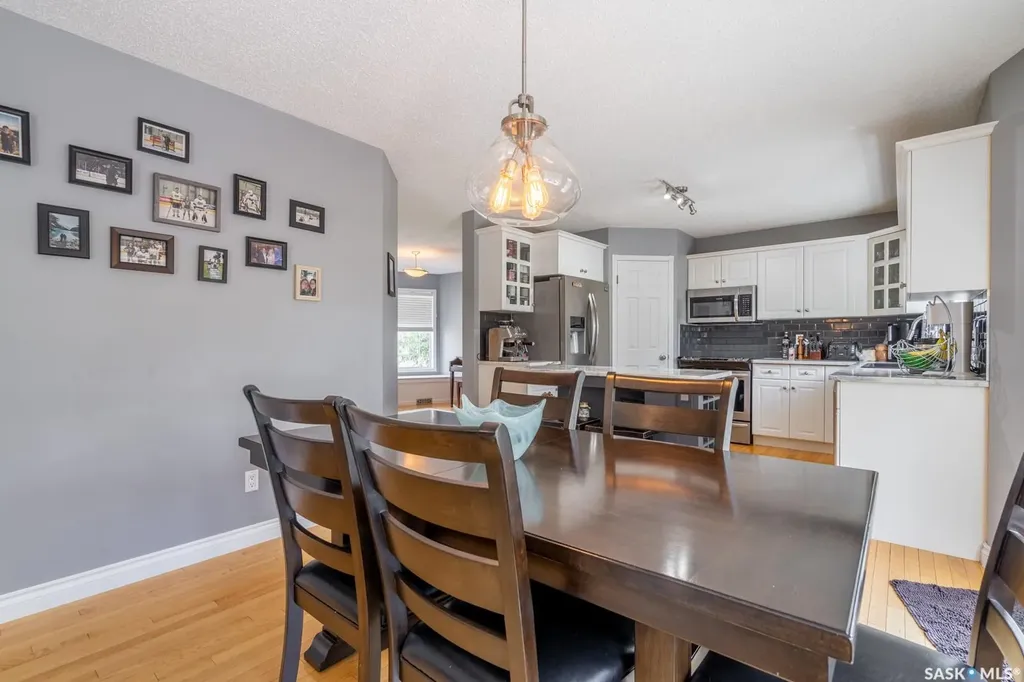 2952 St James Crescent Regina SK S4V 2Z2
