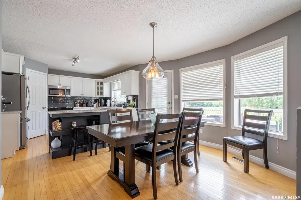 2952 St James Crescent Regina SK S4V 2Z2