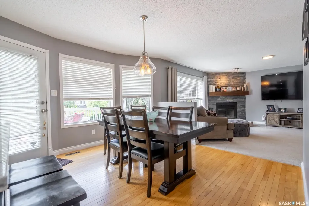 2952 St James Crescent Regina SK S4V 2Z2