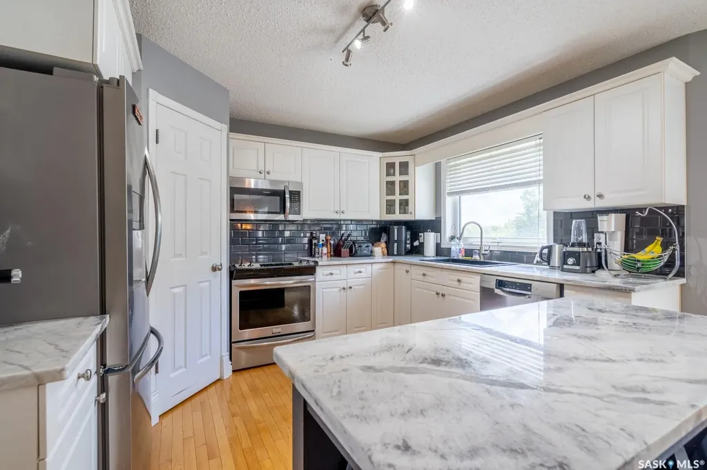 2952 St James Crescent Regina SK S4V 2Z2