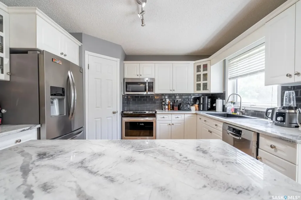 2952 St James Crescent Regina SK S4V 2Z2