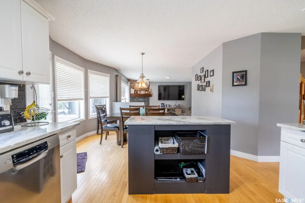 2952 St James Crescent Regina SK S4V 2Z2