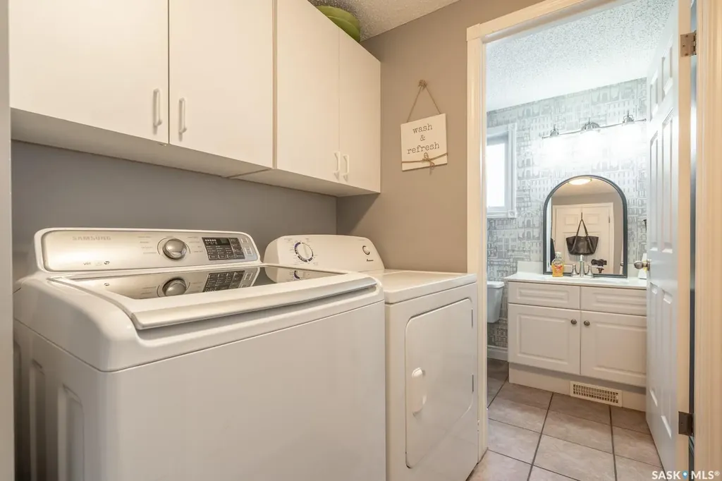 2952 St James Crescent Regina SK S4V 2Z2