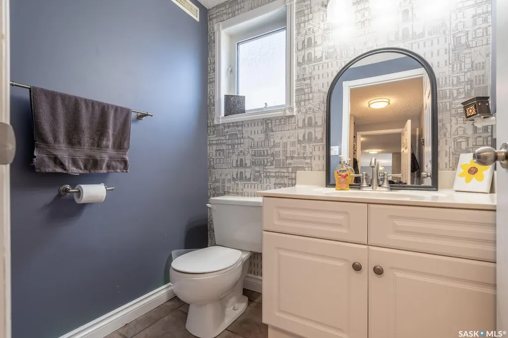 2952 St James Crescent Regina SK S4V 2Z2
