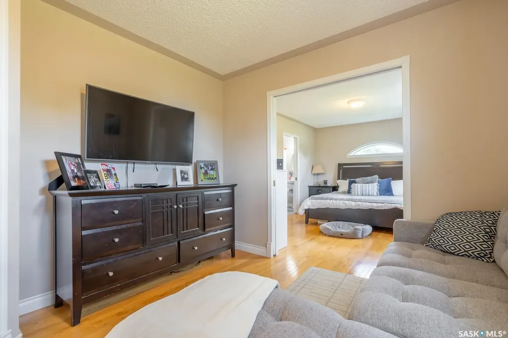 2952 St James Crescent Regina SK S4V 2Z2