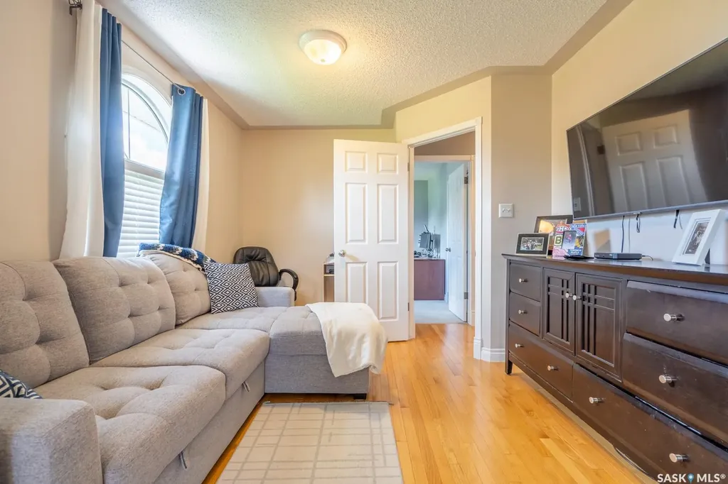 2952 St James Crescent Regina SK S4V 2Z2