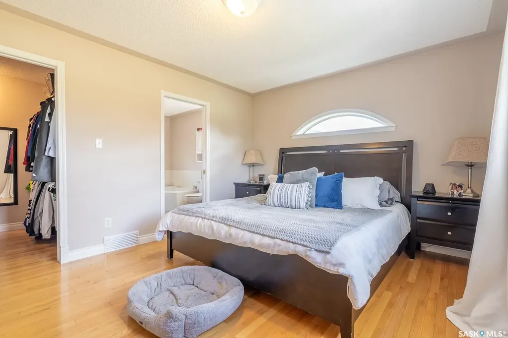 2952 St James Crescent Regina SK S4V 2Z2