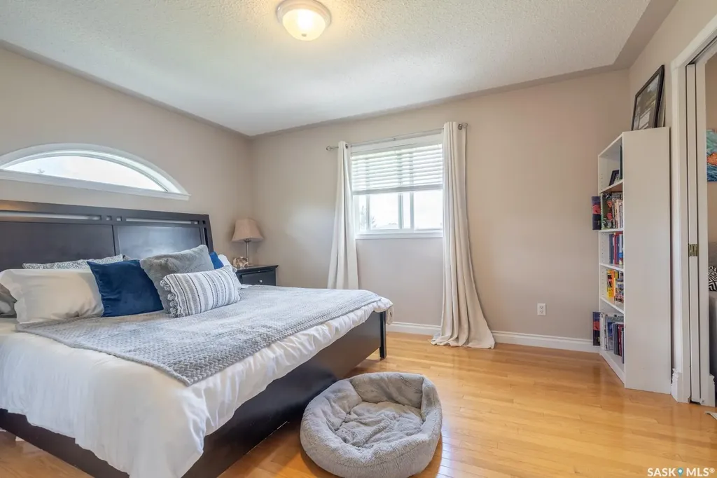 2952 St James Crescent Regina SK S4V 2Z2