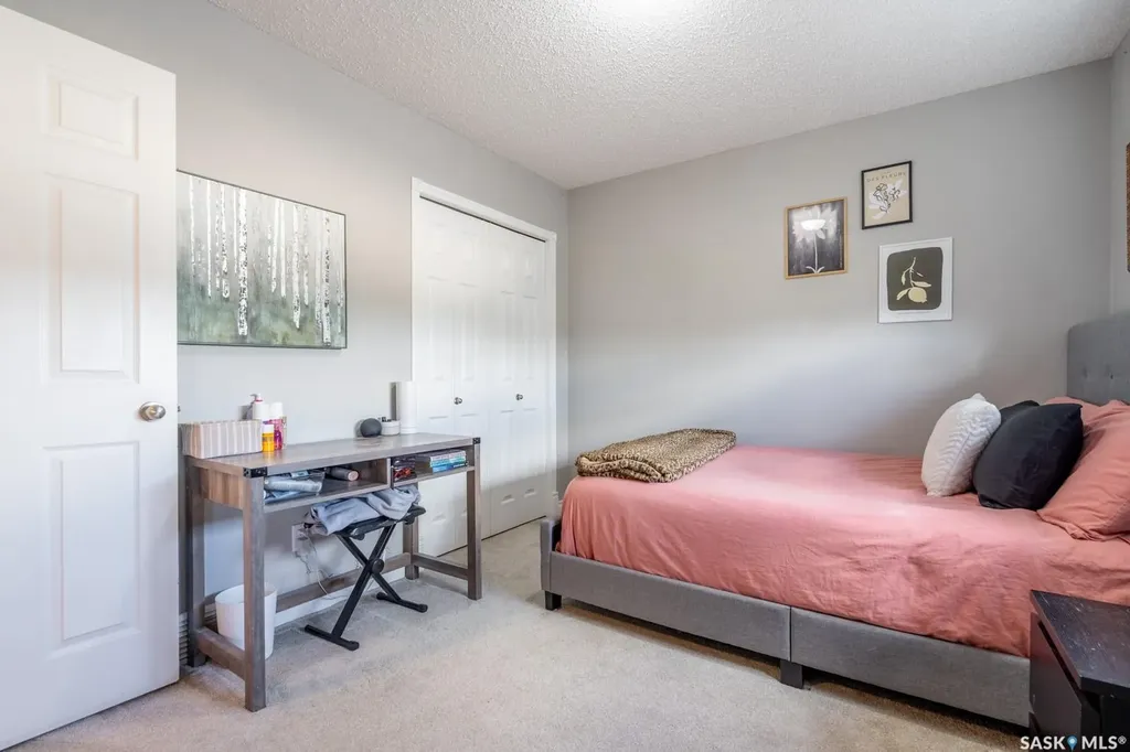 2952 St James Crescent Regina SK S4V 2Z2