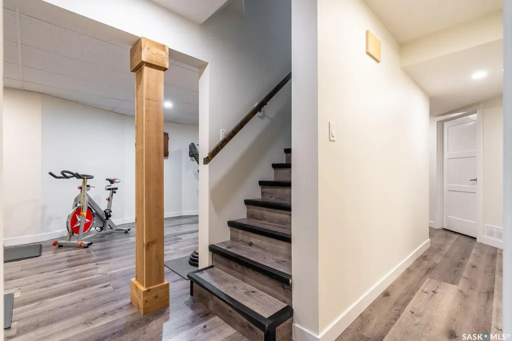 2952 St James Crescent Regina SK S4V 2Z2