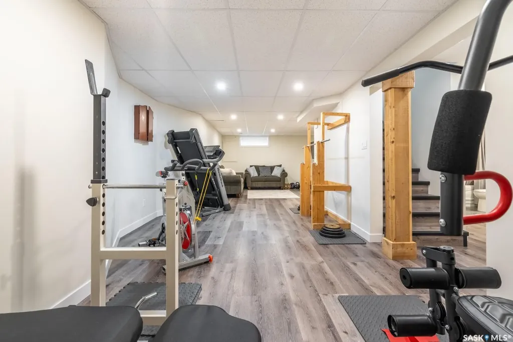 2952 St James Crescent Regina SK S4V 2Z2
