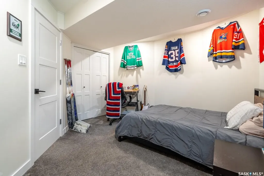2952 St James Crescent Regina SK S4V 2Z2