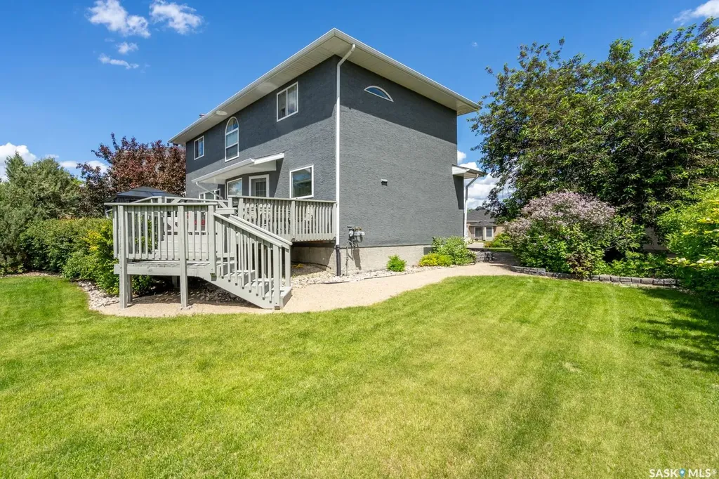 2952 St James Crescent Regina SK S4V 2Z2