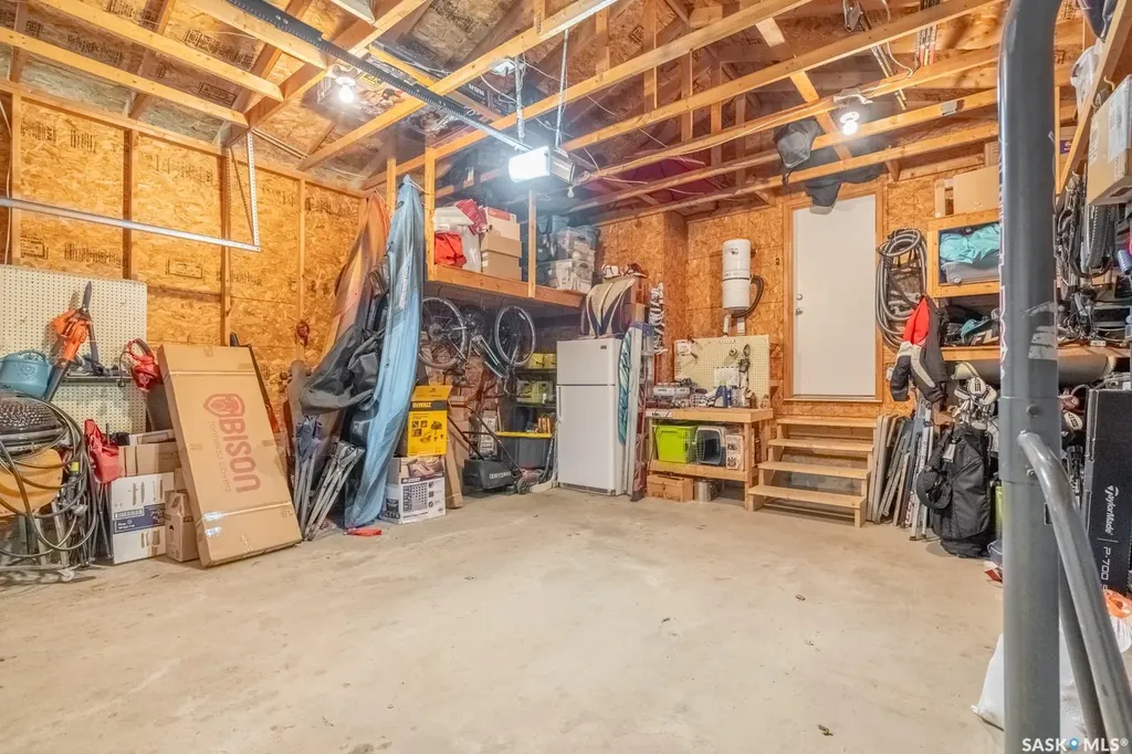 2952 St James Crescent Regina SK S4V 2Z2