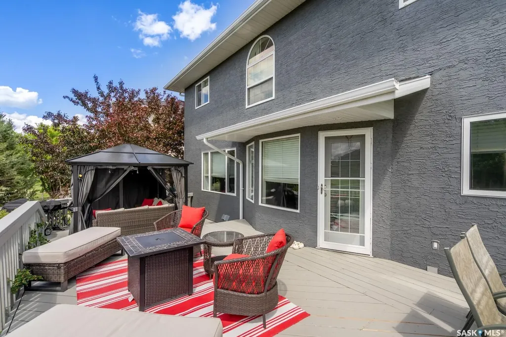 2952 St James Crescent Regina SK S4V 2Z2