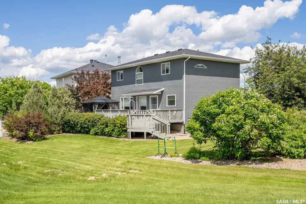 2952 St James Crescent Regina SK S4V 2Z2