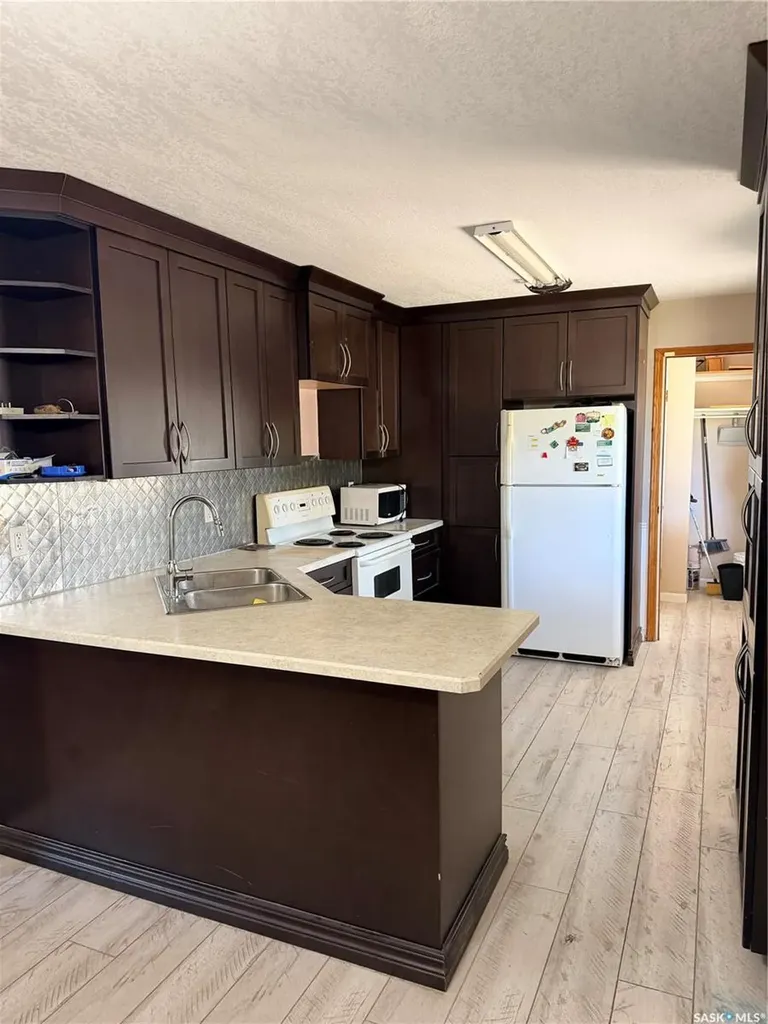 706 3rd Street E Shaunavon SK S0N 2M0
