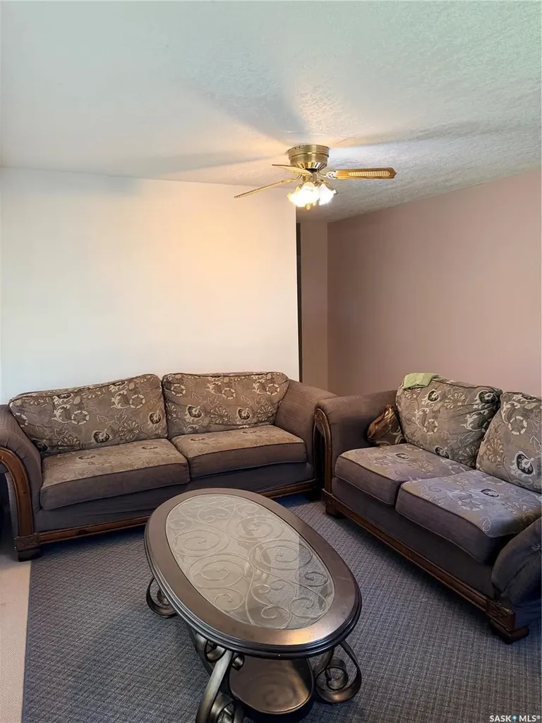 706 3rd Street E Shaunavon SK S0N 2M0