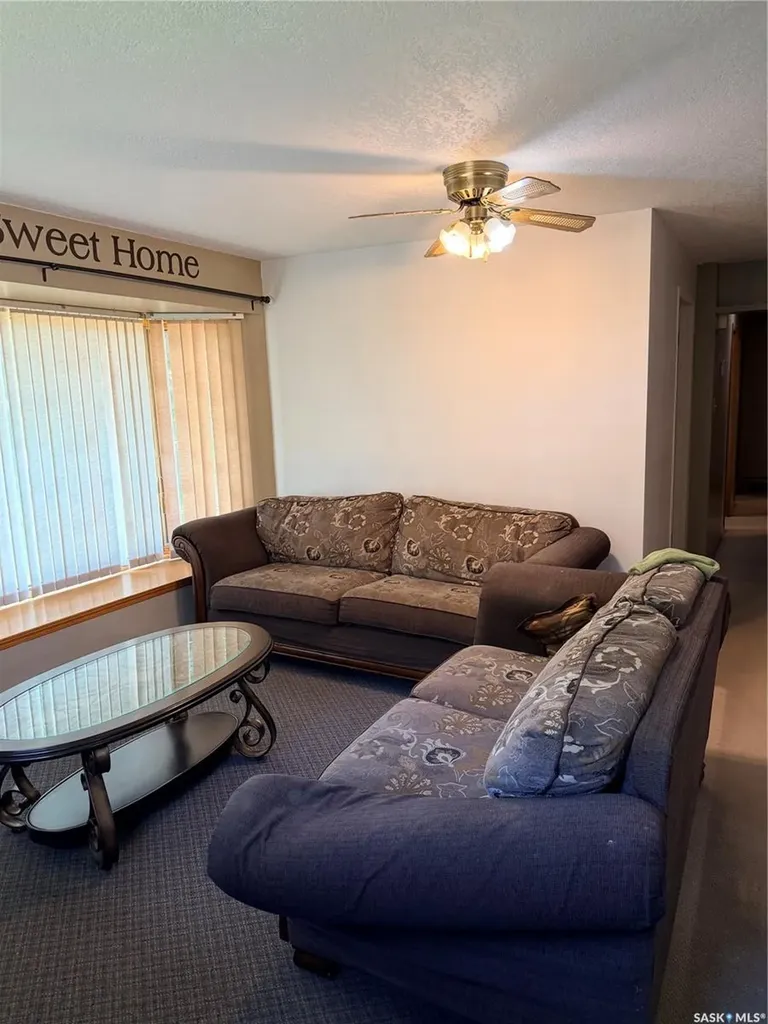 706 3rd Street E Shaunavon SK S0N 2M0