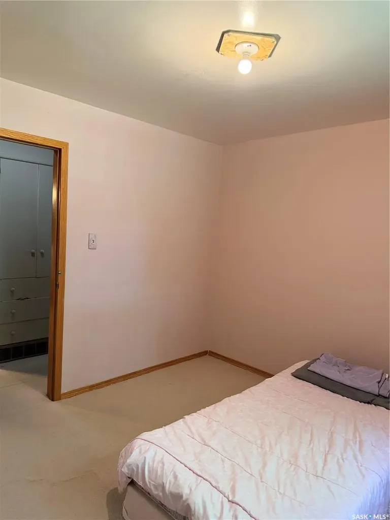 706 3rd Street E Shaunavon SK S0N 2M0