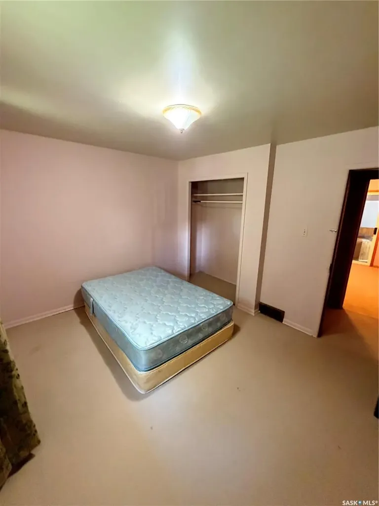 706 3rd Street E Shaunavon SK S0N 2M0
