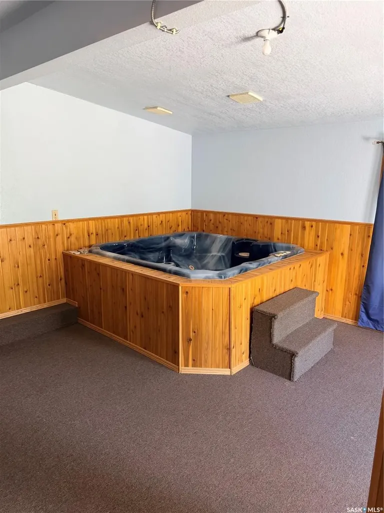 706 3rd Street E Shaunavon SK S0N 2M0