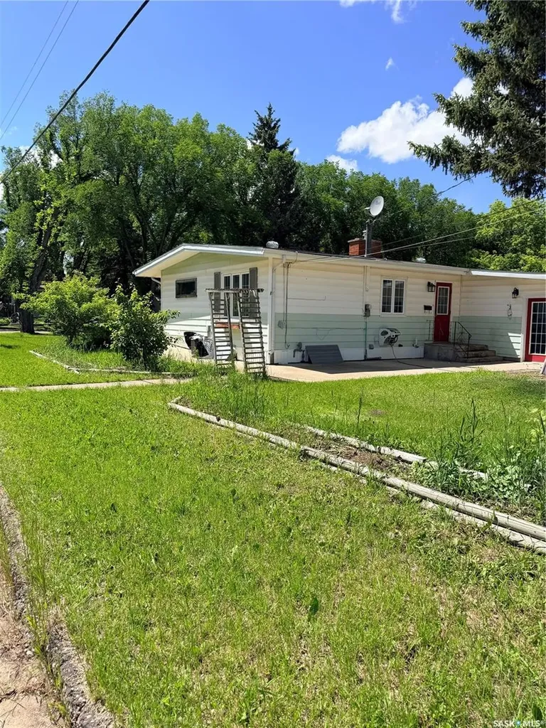 706 3rd Street E Shaunavon SK S0N 2M0
