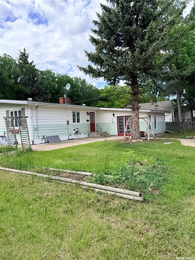 706 3rd Street E Shaunavon SK S0N 2M0