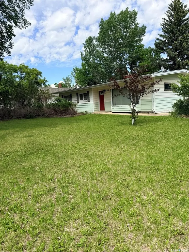 706 3rd Street E Shaunavon SK S0N 2M0