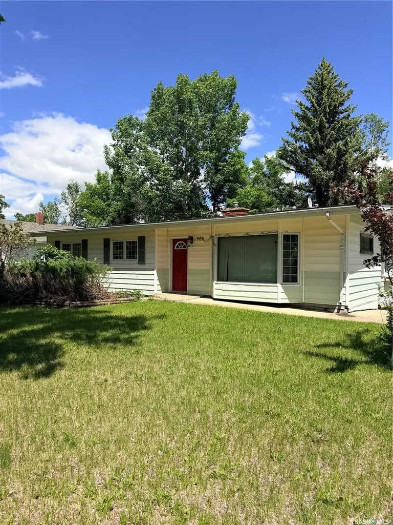 706 3rd Street E Shaunavon SK S0N 2M0