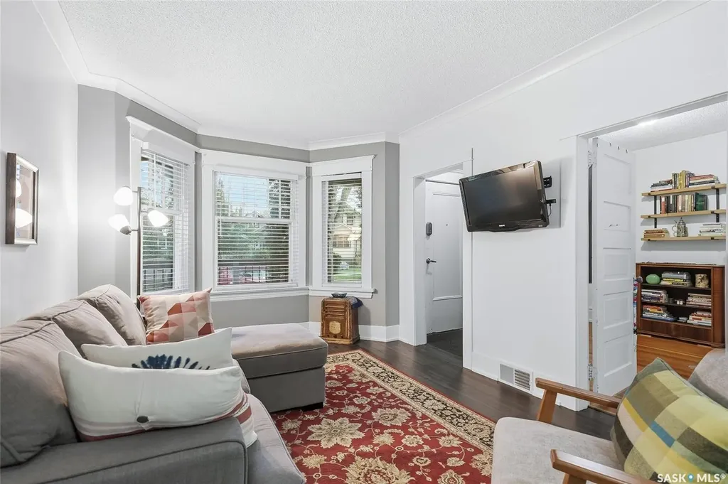 902 10th Street E Saskatoon SK S7H 0H5