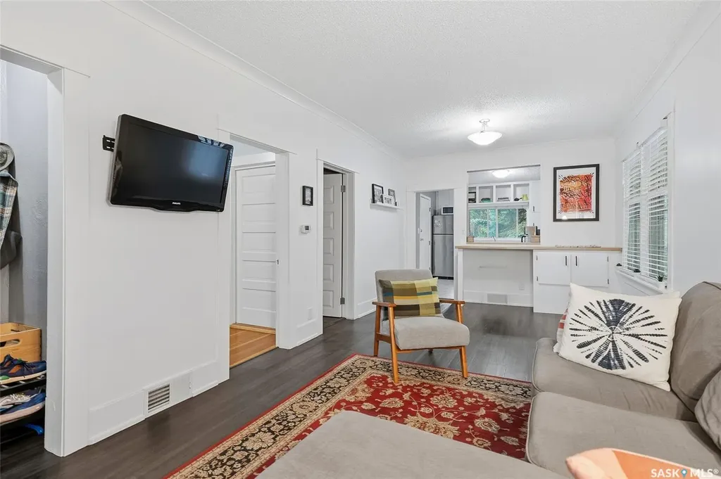 902 10th Street E Saskatoon SK S7H 0H5