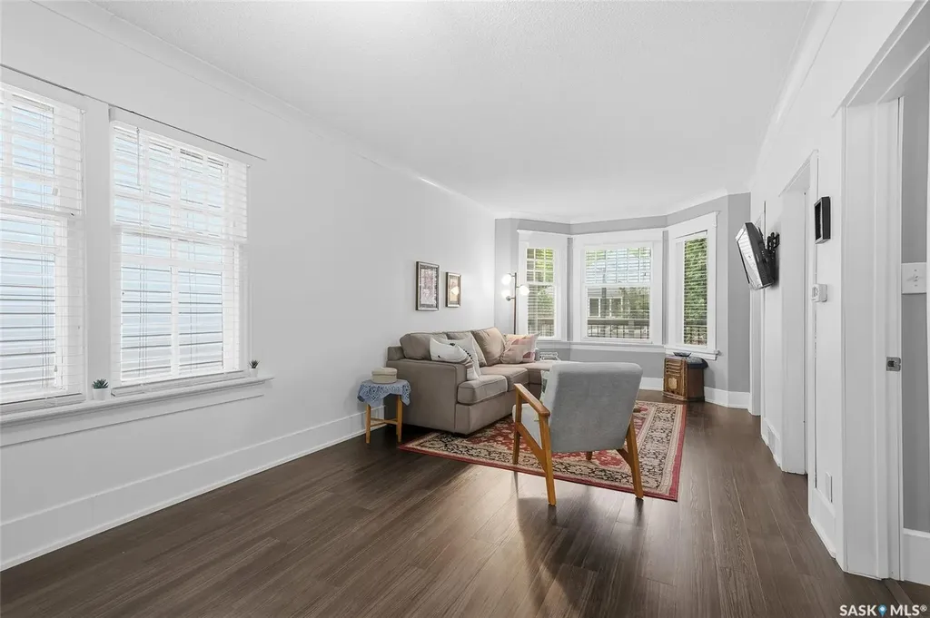 902 10th Street E Saskatoon SK S7H 0H5