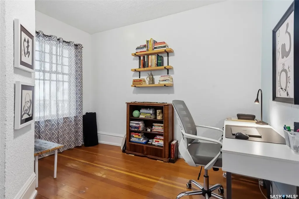 902 10th Street E Saskatoon SK S7H 0H5