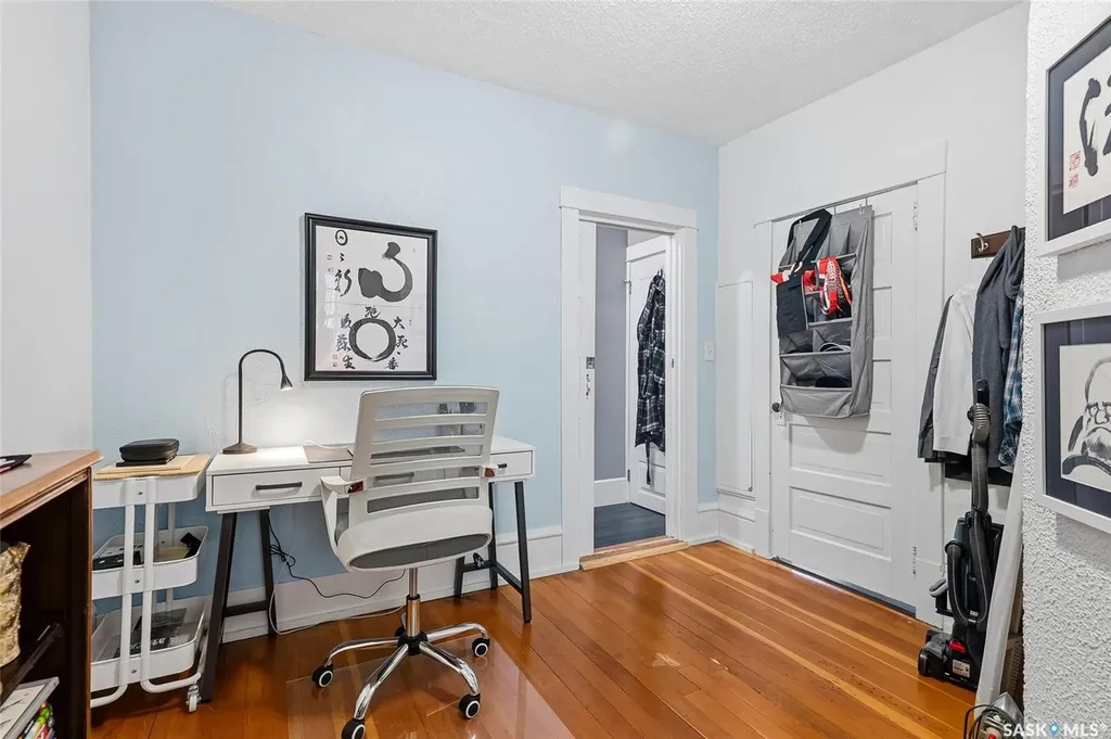 902 10th Street E Saskatoon SK S7H 0H5