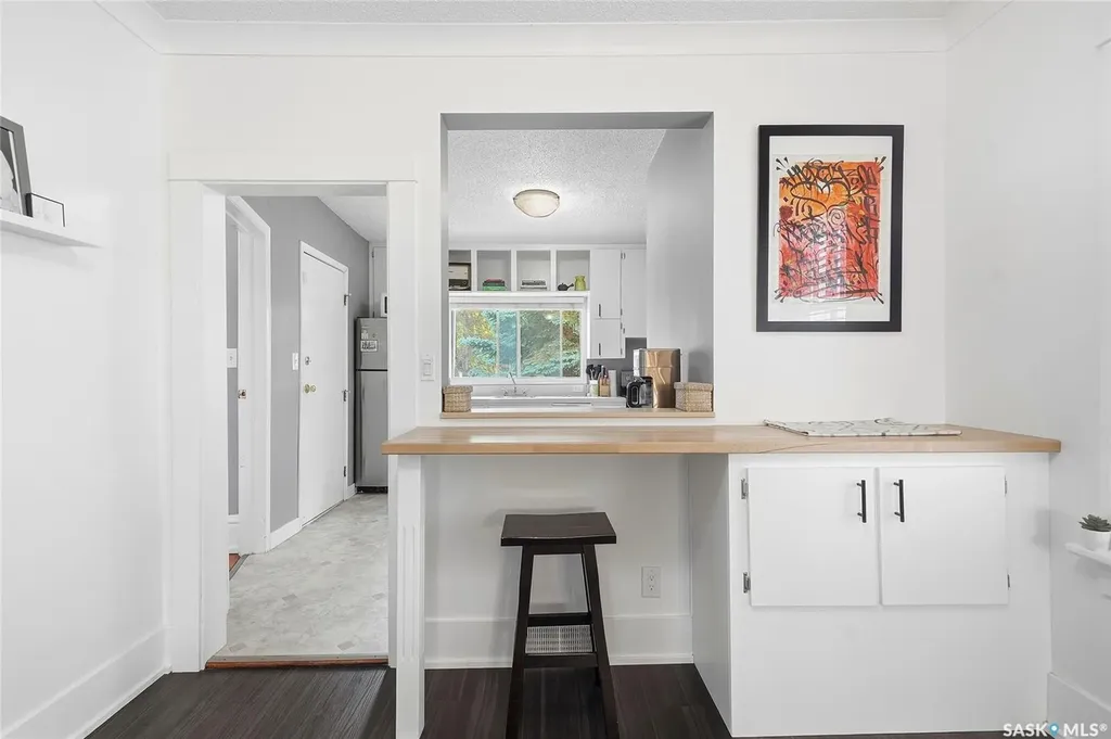 902 10th Street E Saskatoon SK S7H 0H5