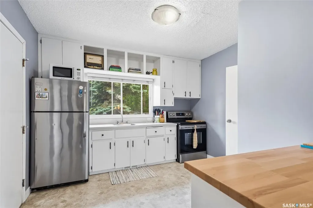 902 10th Street E Saskatoon SK S7H 0H5