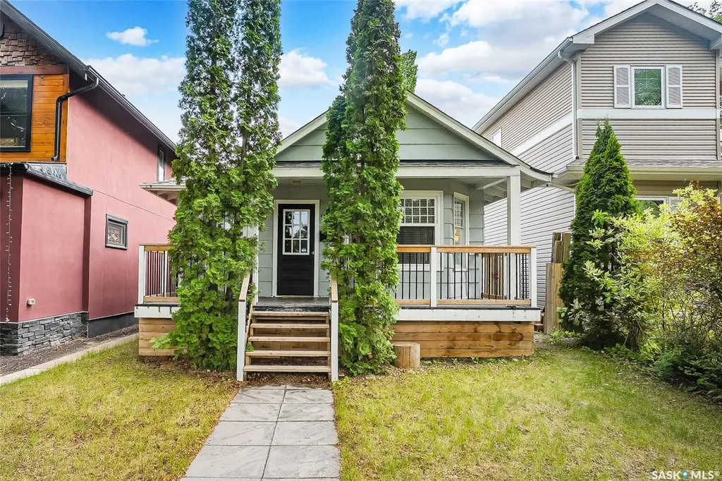 902 10th Street E Saskatoon SK S7H 0H5