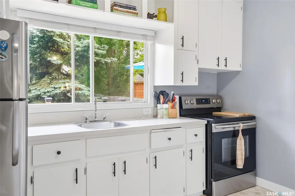 902 10th Street E Saskatoon SK S7H 0H5