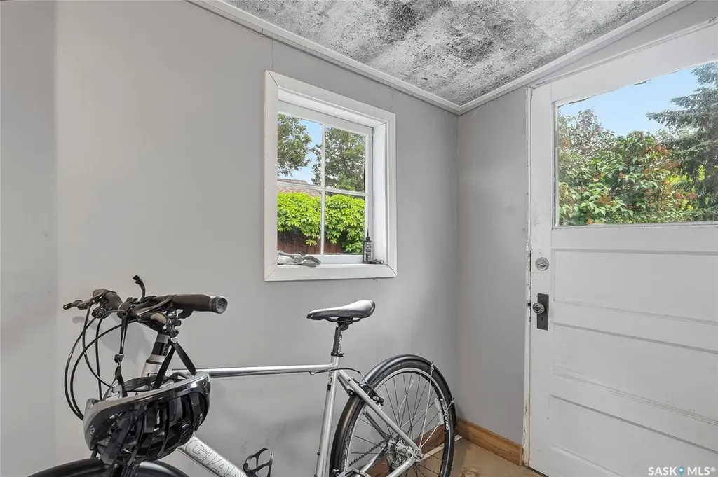 902 10th Street E Saskatoon SK S7H 0H5