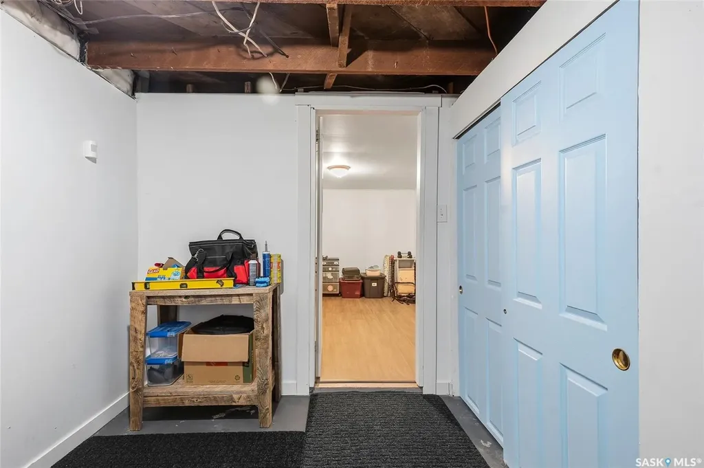 902 10th Street E Saskatoon SK S7H 0H5