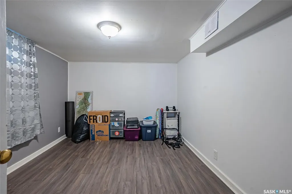 902 10th Street E Saskatoon SK S7H 0H5