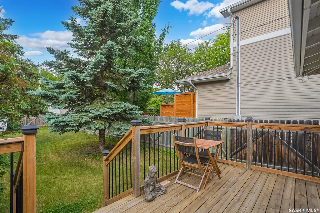 902 10th Street E Saskatoon SK S7H 0H5