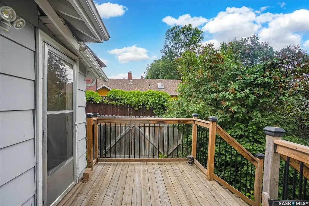 902 10th Street E Saskatoon SK S7H 0H5