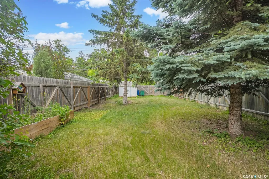 902 10th Street E Saskatoon SK S7H 0H5